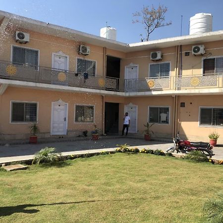 Hotel Islamabad Crown Rawalpindi Bagian luar foto