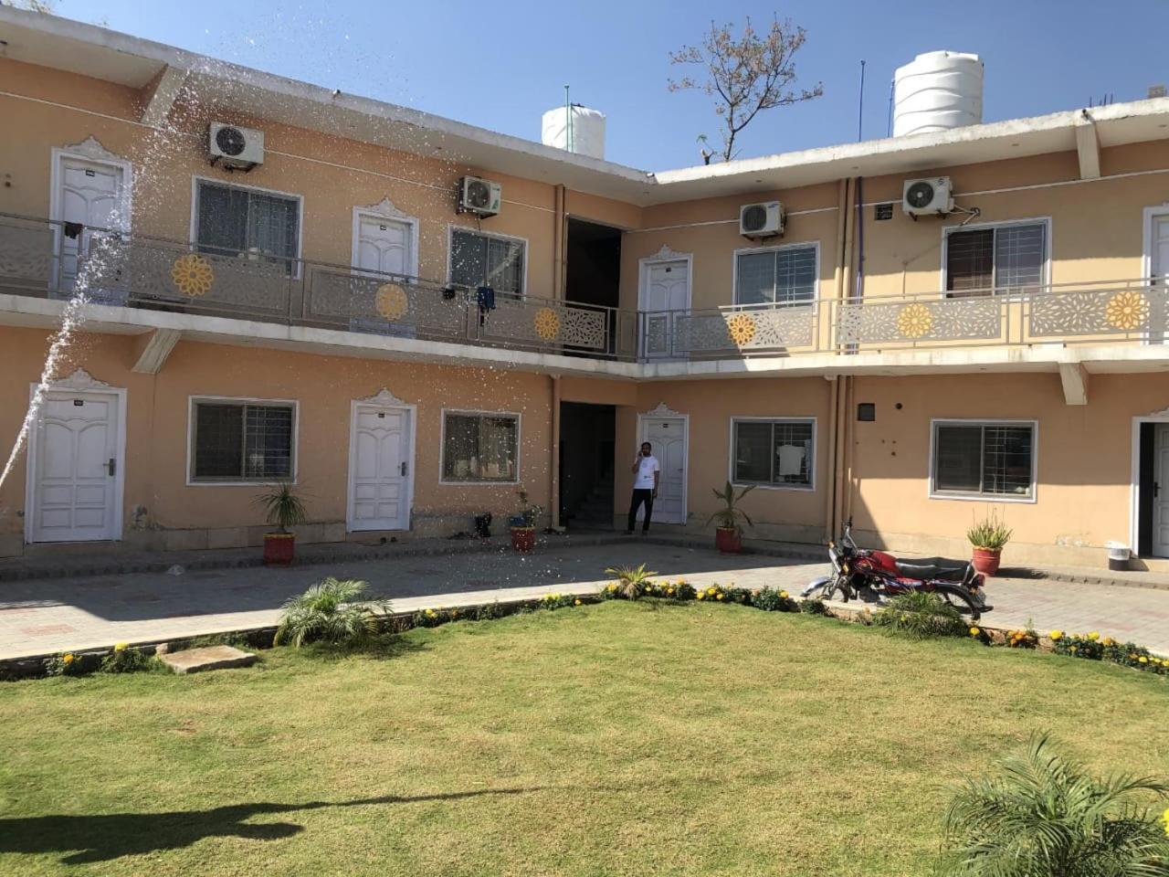 Hotel Islamabad Crown Rawalpindi Bagian luar foto